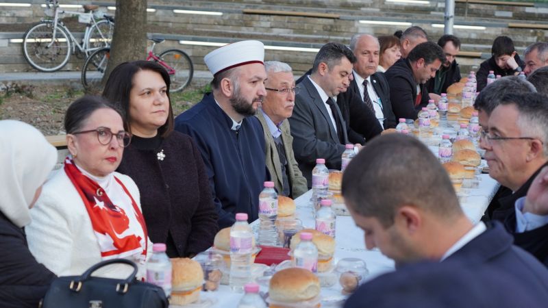 Mestanlı'da 3 000'den fazla kişi iftar için bir araya geldi